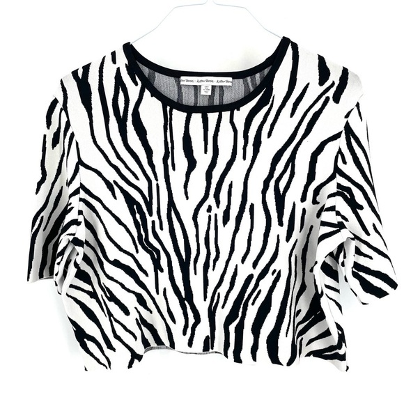 & Other Stories Zebra Print Heavy Short Sleeve Boxy Crop Crewneck Sweater - Picture 2 of 6